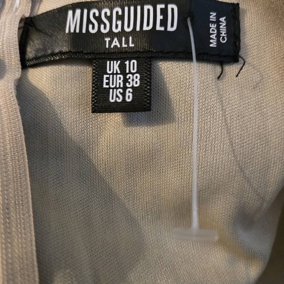 MISSGUIDED Size 6 Tall White&Cream Plaid V-Neck Dress, Wide Belt Straw Accent - Picture 2 of 12